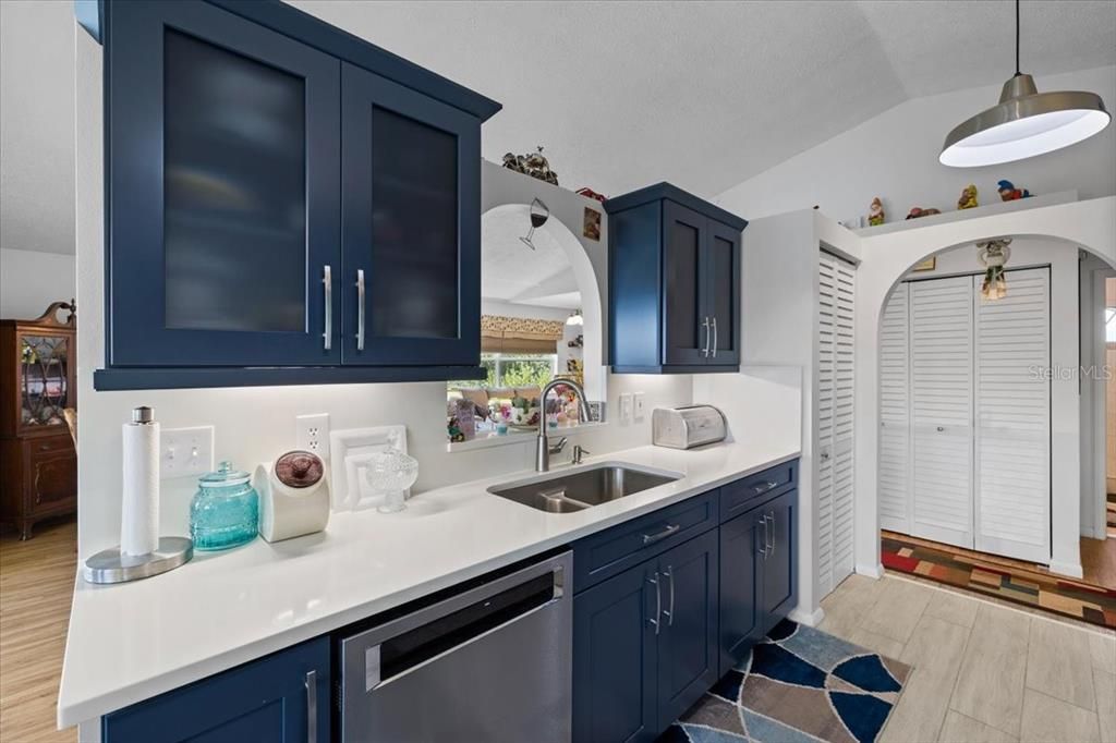 For Sale: $610,000 (2 beds, 2 baths, 1389 Square Feet)
