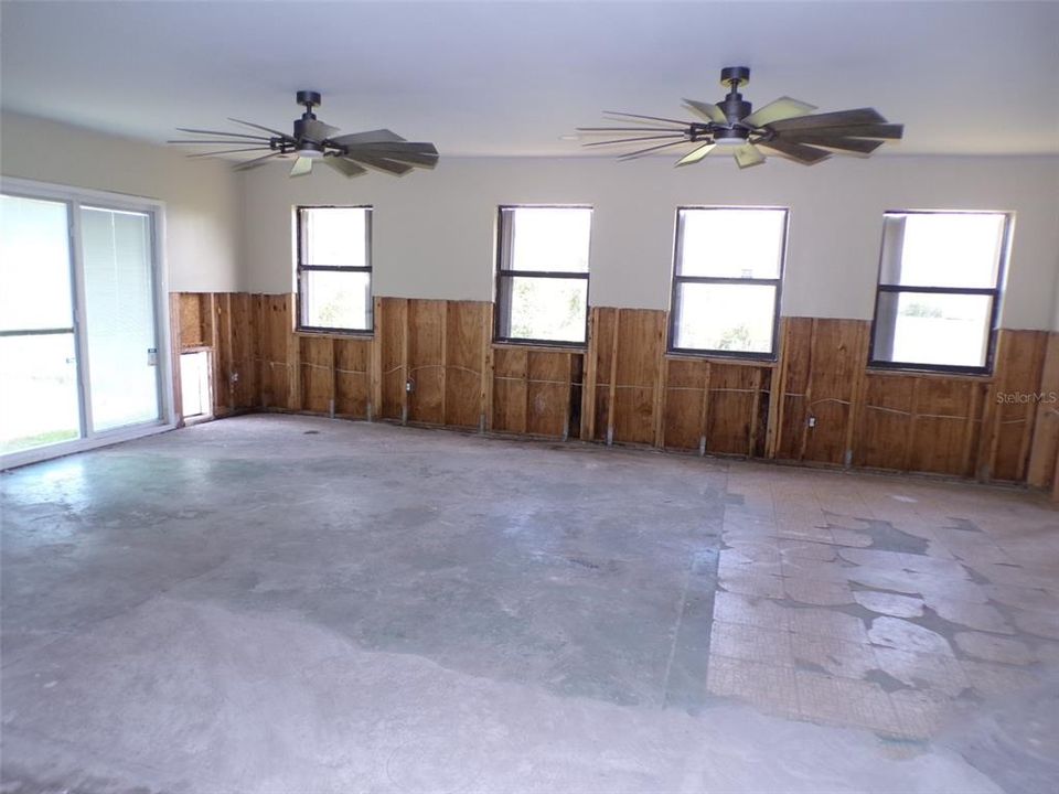 En Venta: $104,500 (3 camas, 2 baños, 1782 Pies cuadrados)