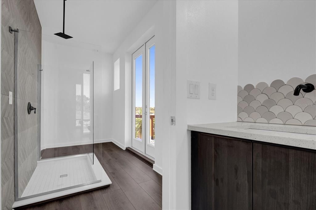 En Venta: $629,000 (3 camas, 3 baños, 2212 Pies cuadrados)