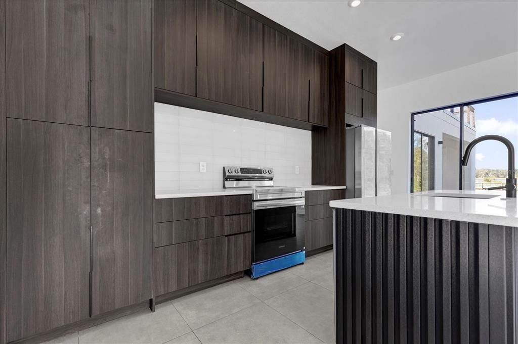 En Venta: $629,000 (3 camas, 3 baños, 2212 Pies cuadrados)