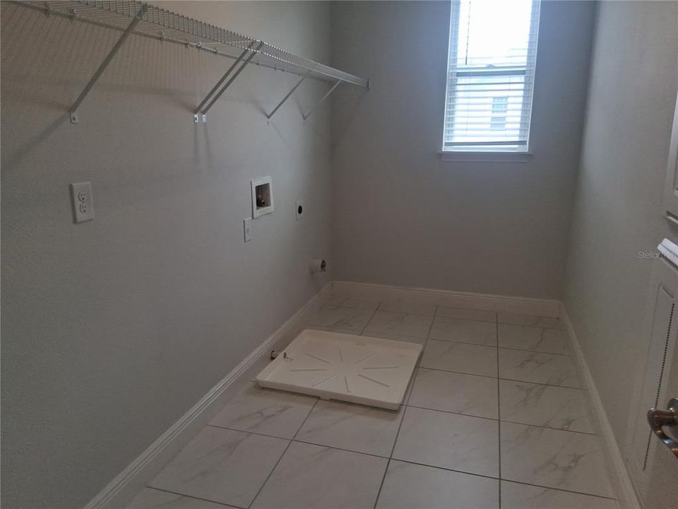 For Rent: $3,590 (3 beds, 2 baths, 2187 Square Feet)