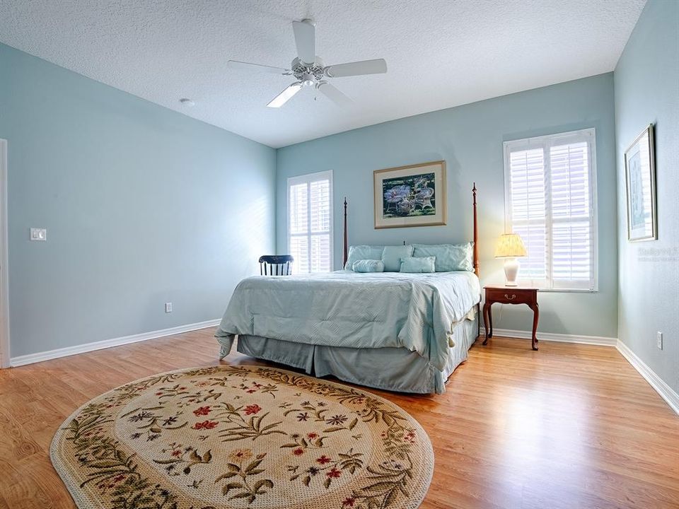 En Venta: $384,900 (2 camas, 2 baños, 2204 Pies cuadrados)