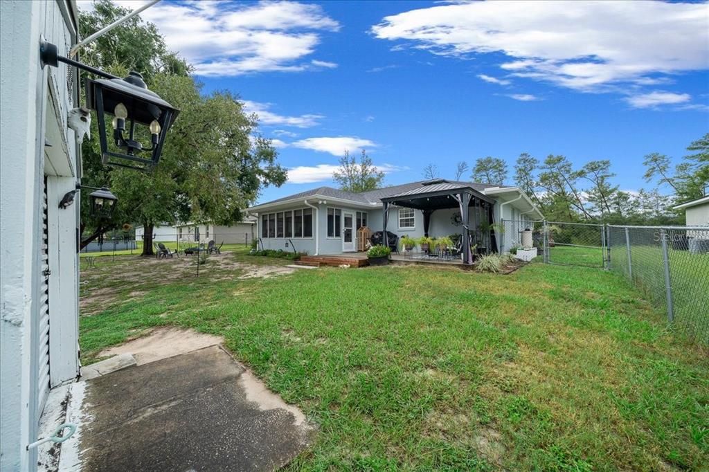 For Sale: $305,000 (3 beds, 2 baths, 1850 Square Feet)