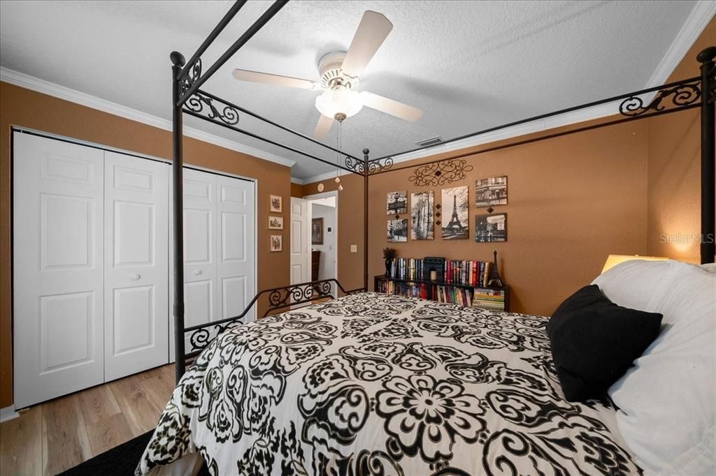 For Sale: $305,000 (3 beds, 2 baths, 1850 Square Feet)