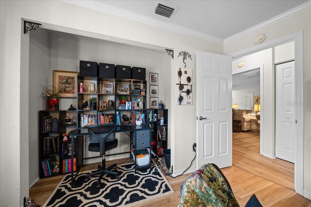 For Sale: $305,000 (3 beds, 2 baths, 1850 Square Feet)