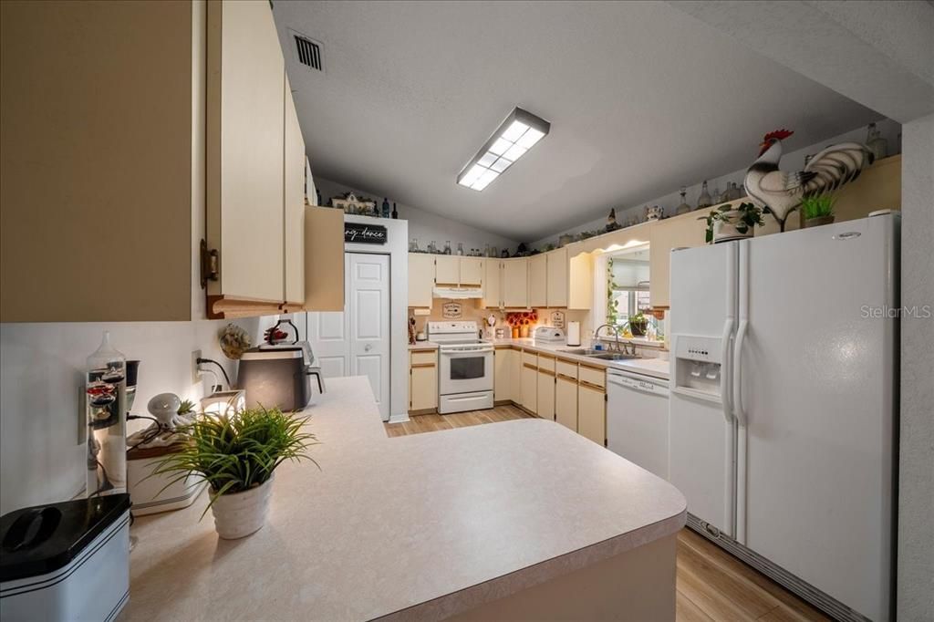 For Sale: $305,000 (3 beds, 2 baths, 1850 Square Feet)