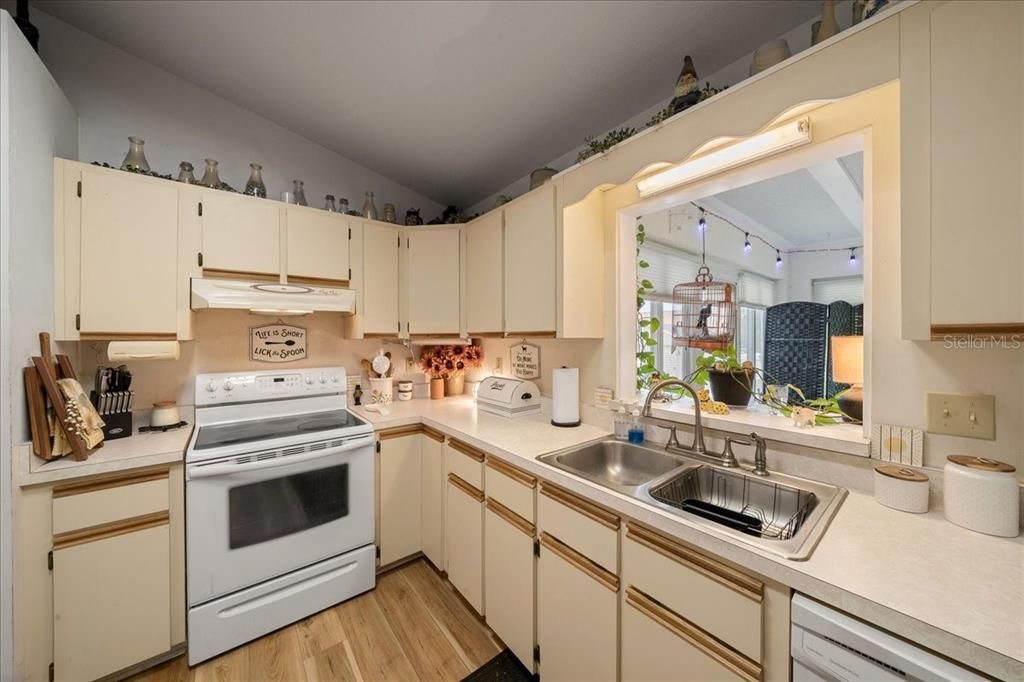 For Sale: $305,000 (3 beds, 2 baths, 1850 Square Feet)