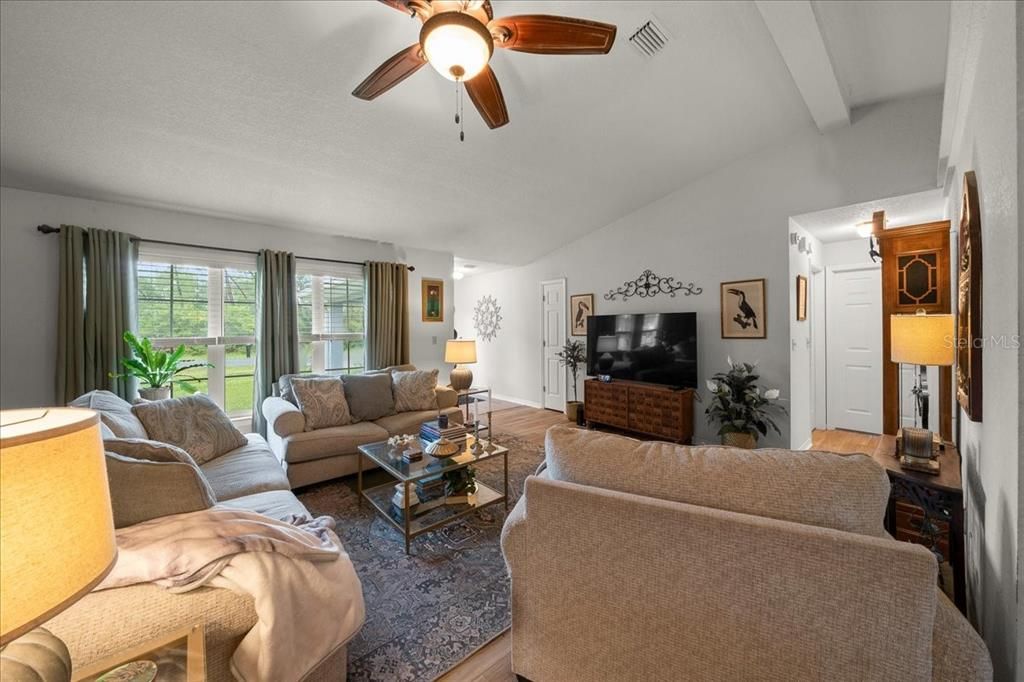 For Sale: $305,000 (3 beds, 2 baths, 1850 Square Feet)