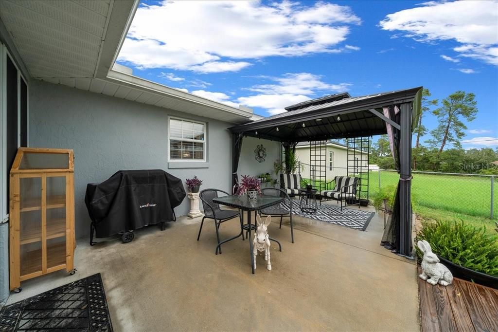 For Sale: $305,000 (3 beds, 2 baths, 1850 Square Feet)