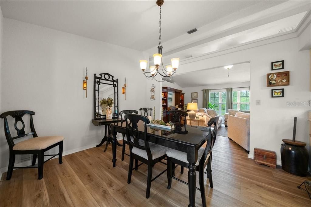 For Sale: $305,000 (3 beds, 2 baths, 1850 Square Feet)
