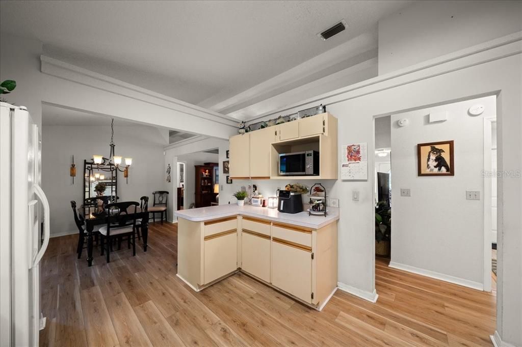 For Sale: $305,000 (3 beds, 2 baths, 1850 Square Feet)