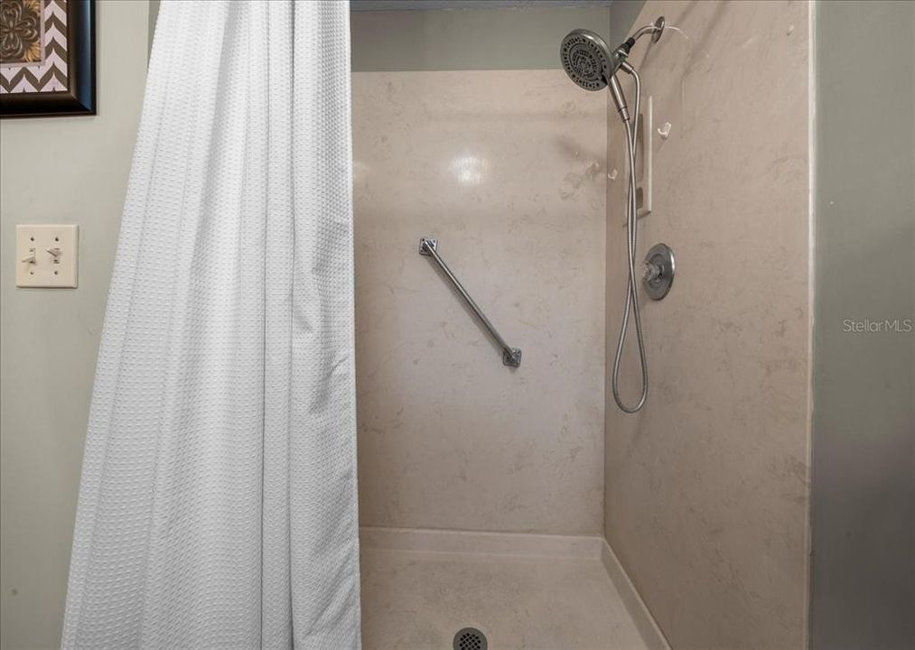 For Sale: $305,000 (3 beds, 2 baths, 1850 Square Feet)