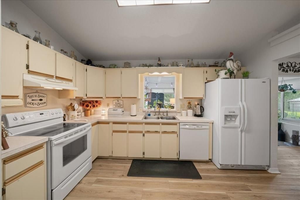 For Sale: $305,000 (3 beds, 2 baths, 1850 Square Feet)
