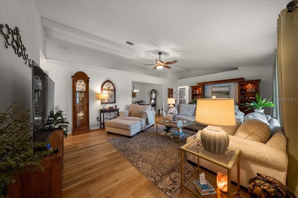 For Sale: $305,000 (3 beds, 2 baths, 1850 Square Feet)