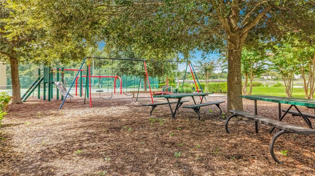 For Sale: $279,500 (2 beds, 2 baths, 1268 Square Feet)