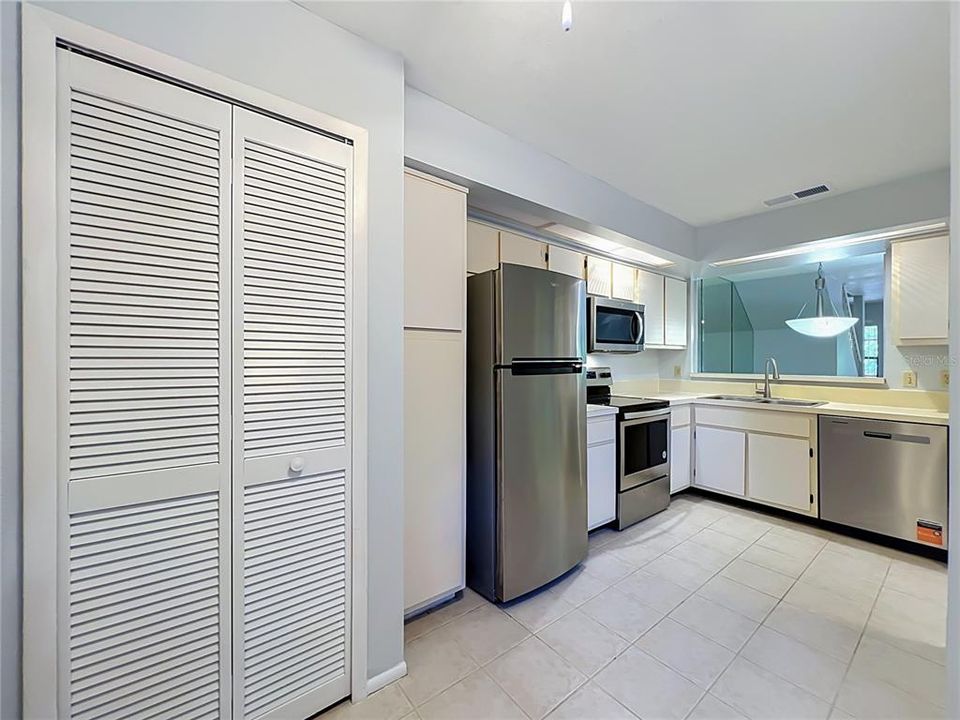 На продажу: $279,500 (2 спален, 2 ванн, 1268 Квадратных фут)