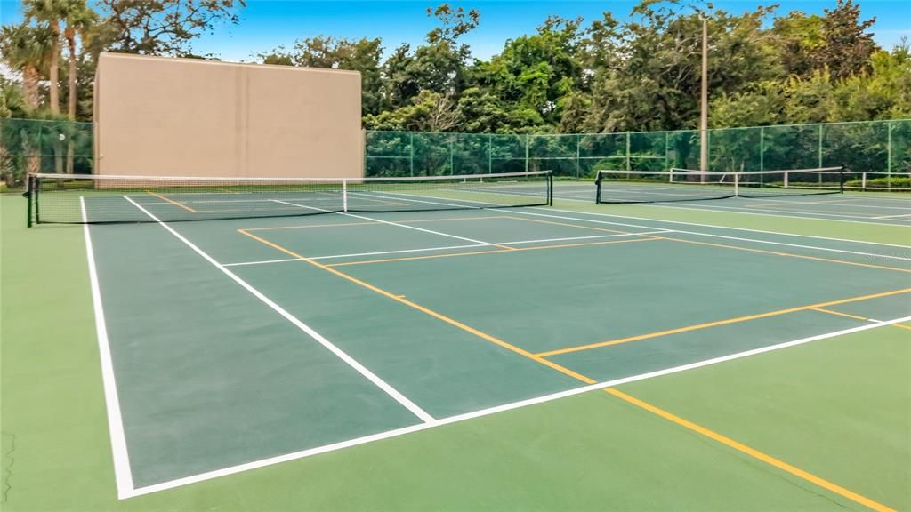 For Sale: $279,500 (2 beds, 2 baths, 1268 Square Feet)