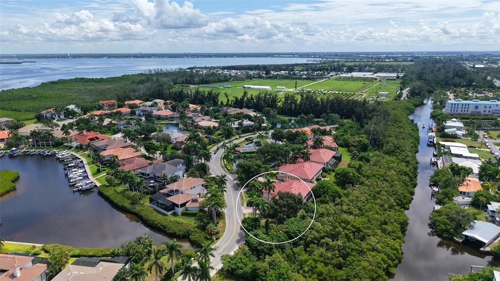 En Venta: $749,000 (3 camas, 2 baños, 2232 Pies cuadrados)