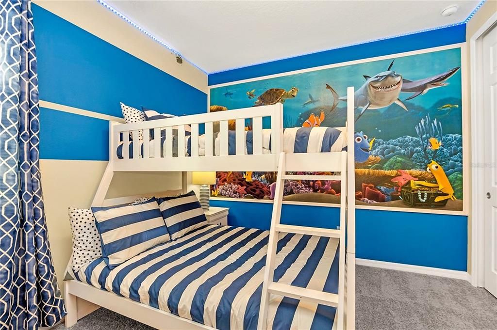 En Venta: $685,000 (9 camas, 6 baños, 4363 Pies cuadrados)