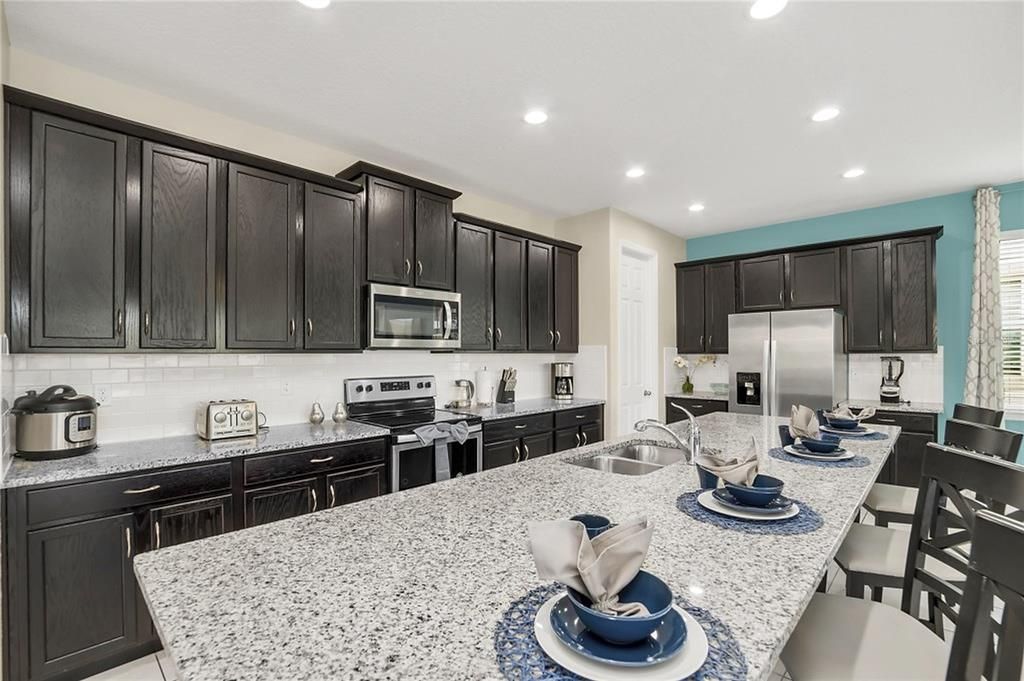 En Venta: $685,000 (9 camas, 6 baños, 4363 Pies cuadrados)