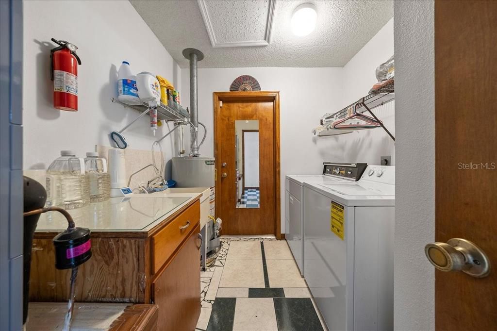 For Sale: $214,900 (2 beds, 2 baths, 1230 Square Feet)