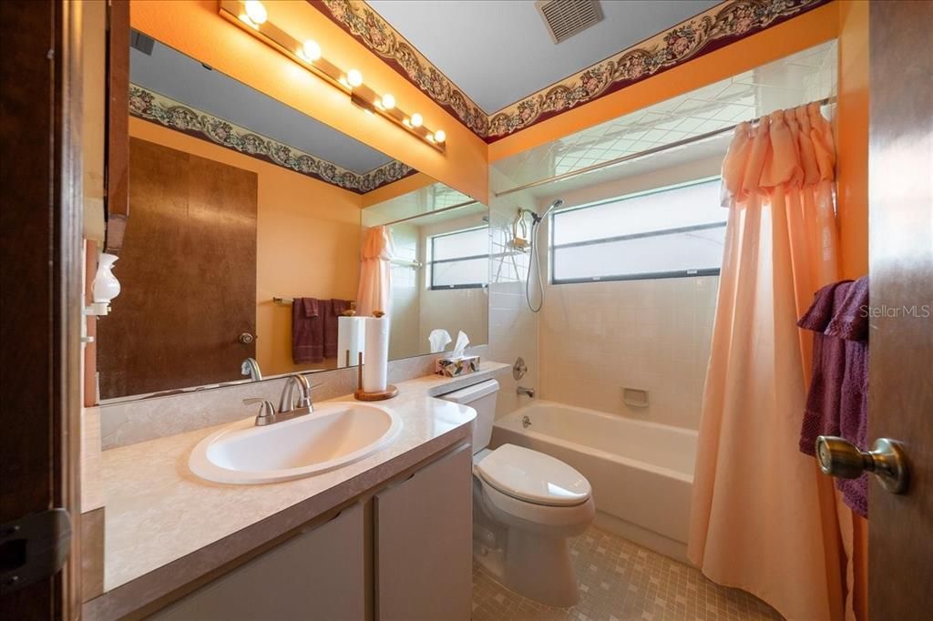 For Sale: $214,900 (2 beds, 2 baths, 1230 Square Feet)