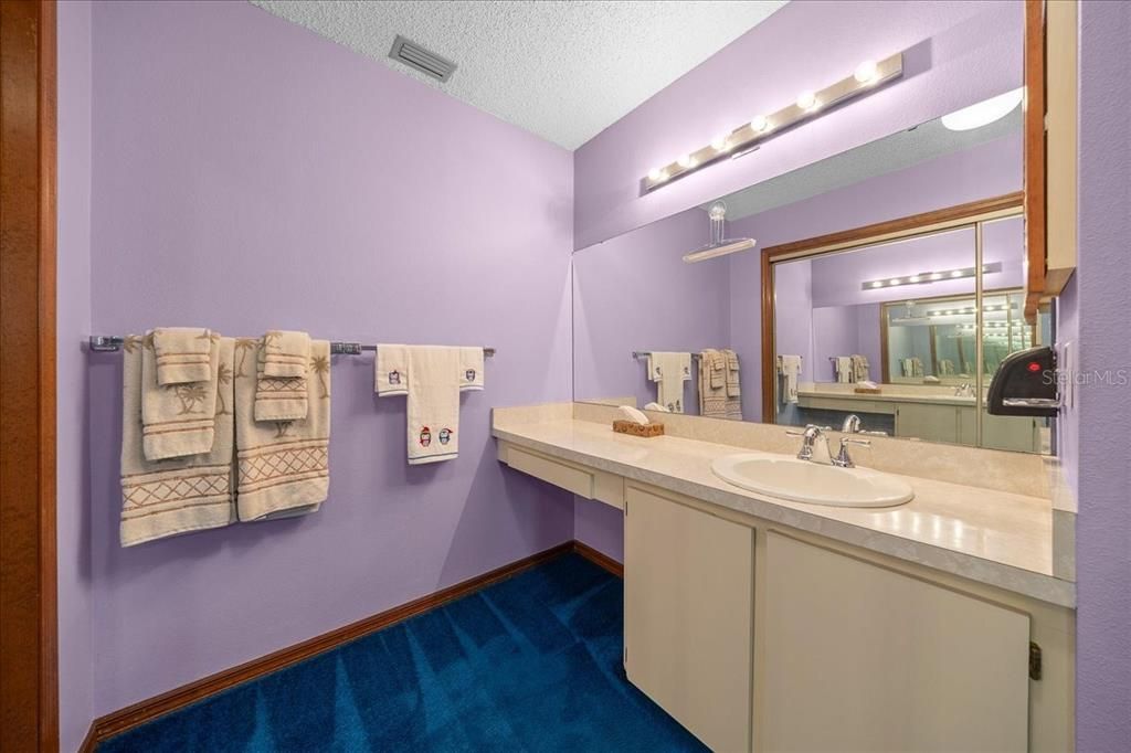 For Sale: $214,900 (2 beds, 2 baths, 1230 Square Feet)