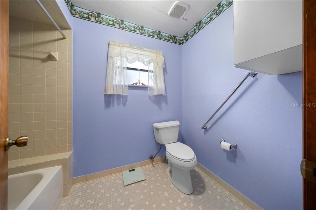 For Sale: $214,900 (2 beds, 2 baths, 1230 Square Feet)
