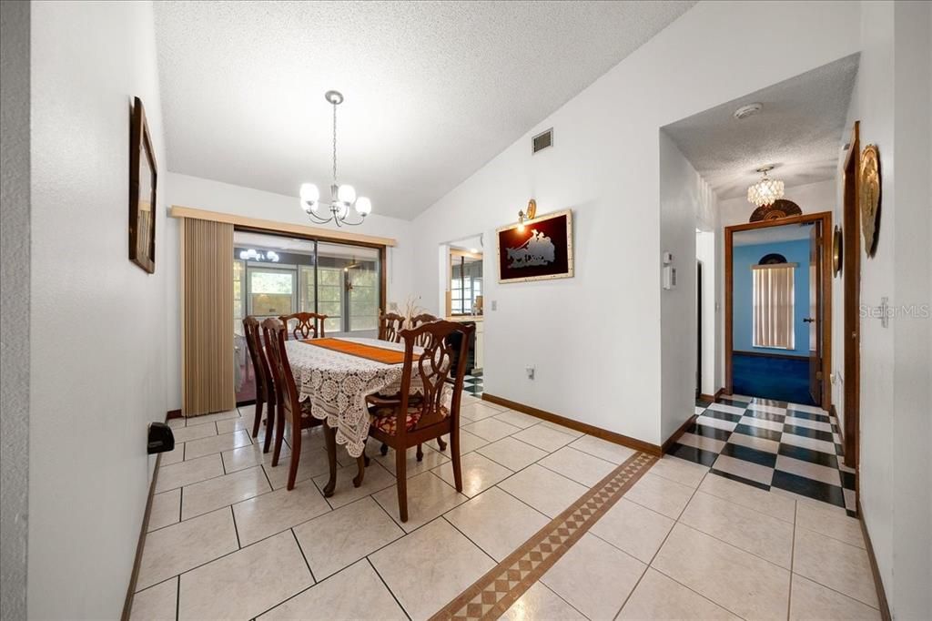 For Sale: $214,900 (2 beds, 2 baths, 1230 Square Feet)