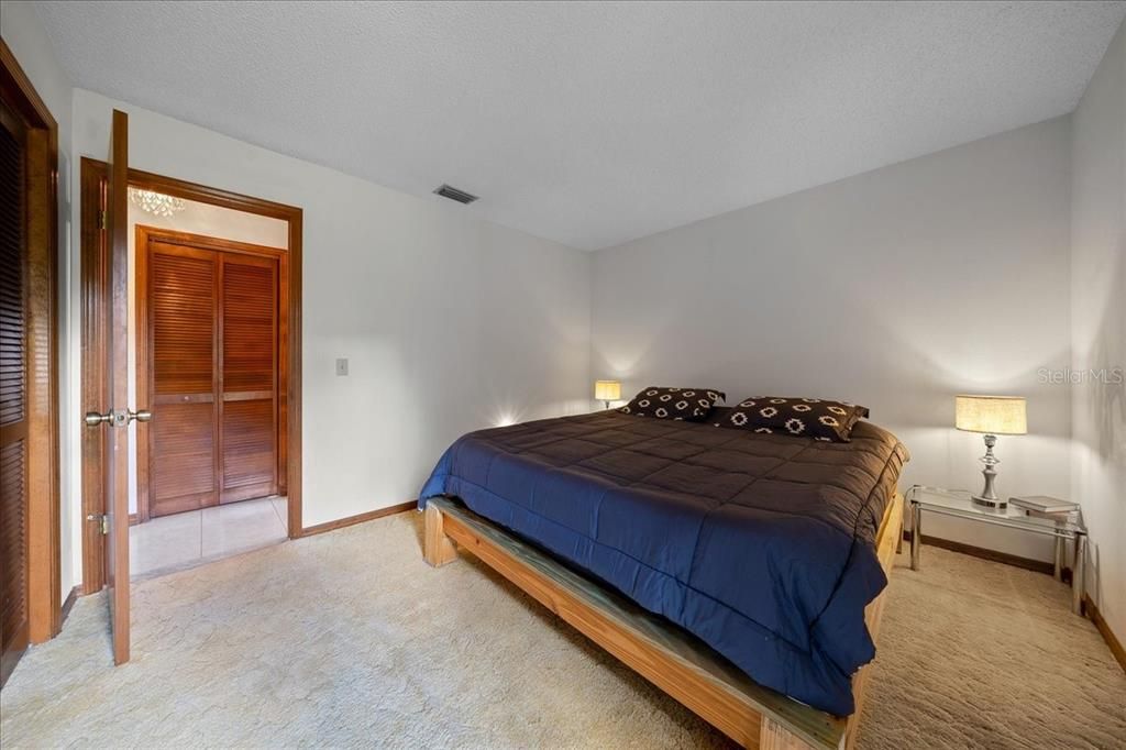 For Sale: $214,900 (2 beds, 2 baths, 1230 Square Feet)