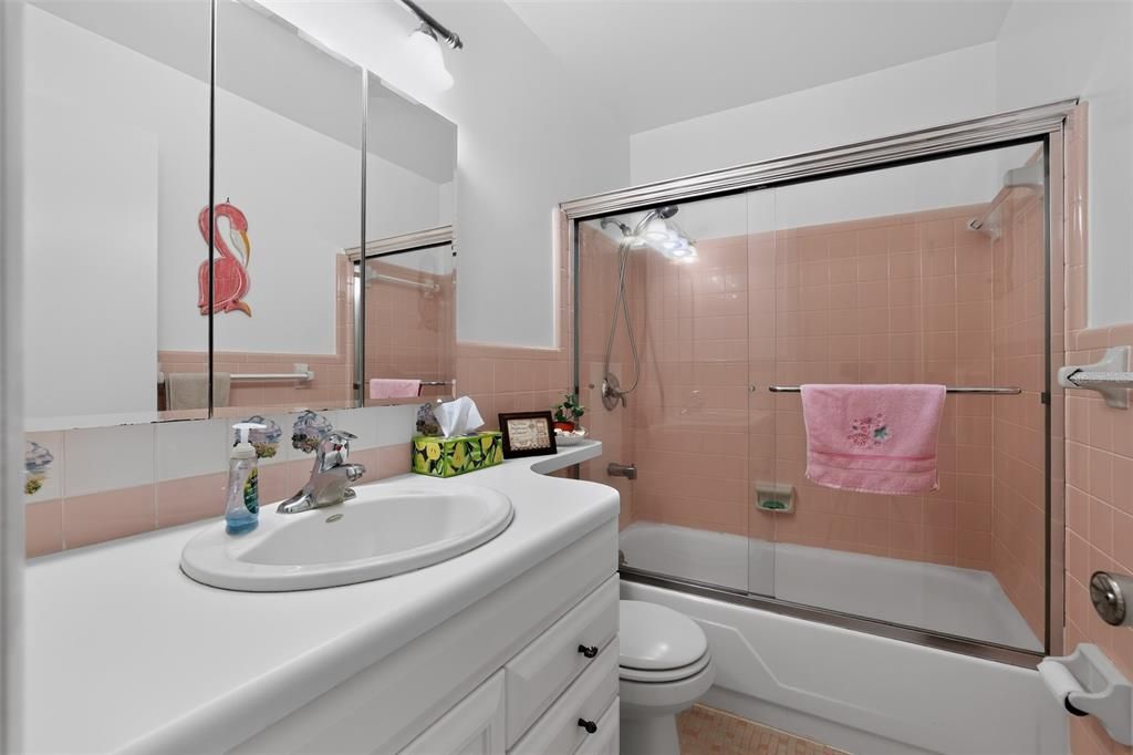For Sale: $68,000 (1 beds, 1 baths, 608 Square Feet)