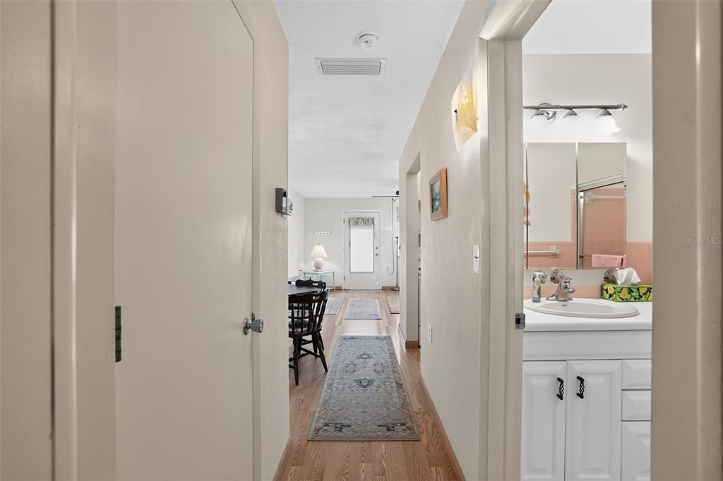 For Sale: $68,000 (1 beds, 1 baths, 608 Square Feet)