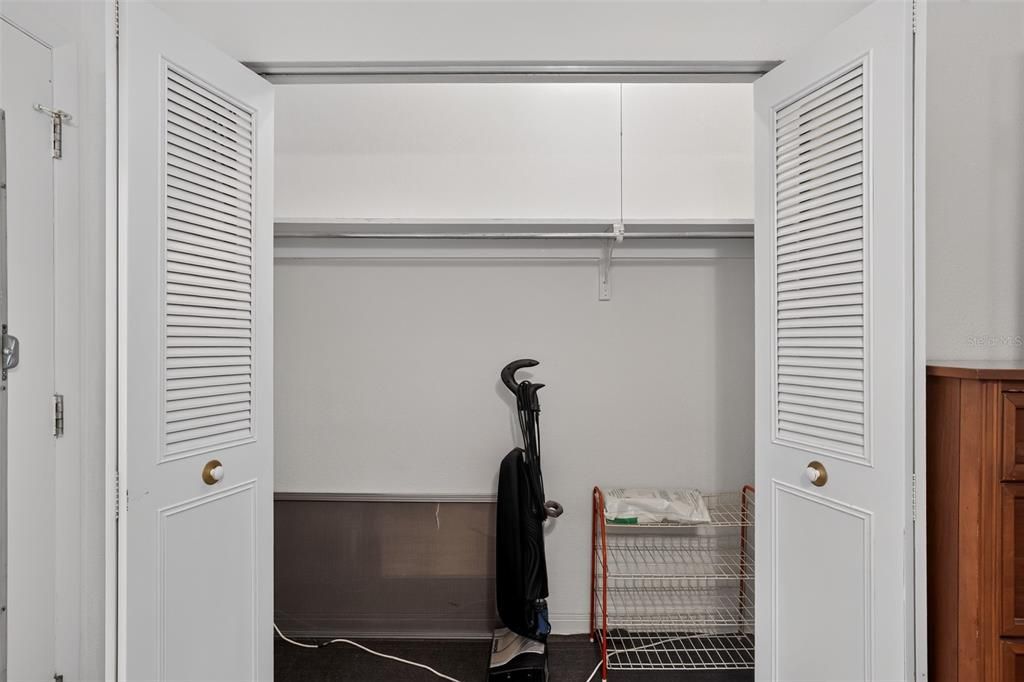 For Sale: $68,000 (1 beds, 1 baths, 608 Square Feet)