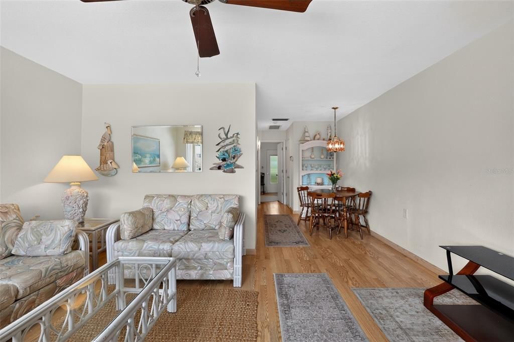 For Sale: $68,000 (1 beds, 1 baths, 608 Square Feet)