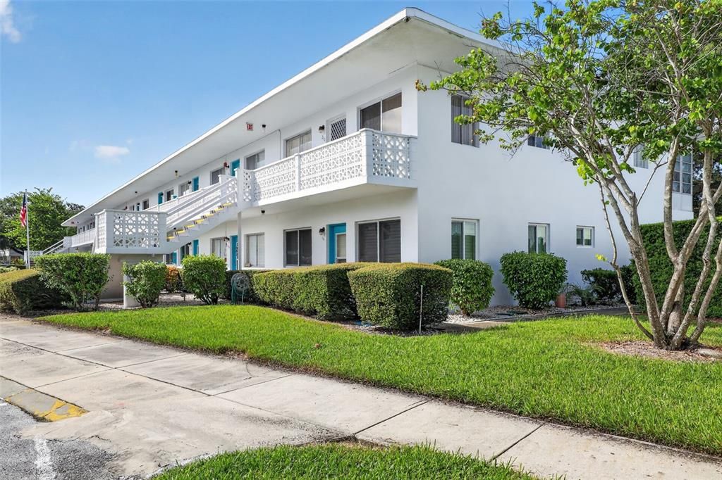 For Sale: $68,000 (1 beds, 1 baths, 608 Square Feet)
