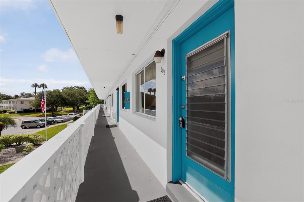 For Sale: $68,000 (1 beds, 1 baths, 608 Square Feet)
