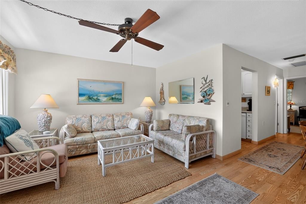 For Sale: $68,000 (1 beds, 1 baths, 608 Square Feet)