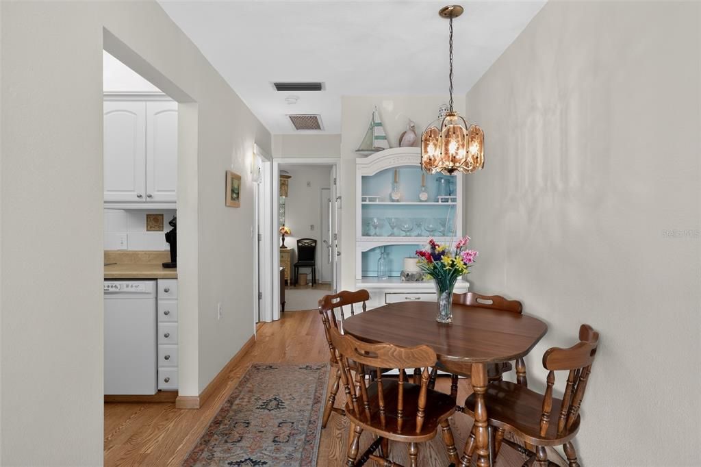 For Sale: $68,000 (1 beds, 1 baths, 608 Square Feet)