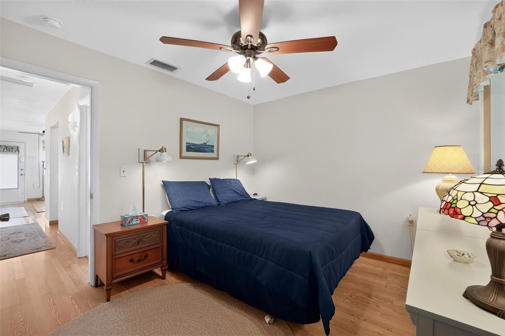 For Sale: $68,000 (1 beds, 1 baths, 608 Square Feet)