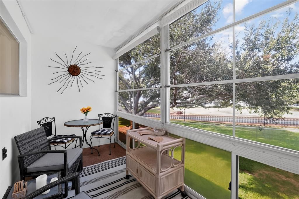 For Sale: $68,000 (1 beds, 1 baths, 608 Square Feet)