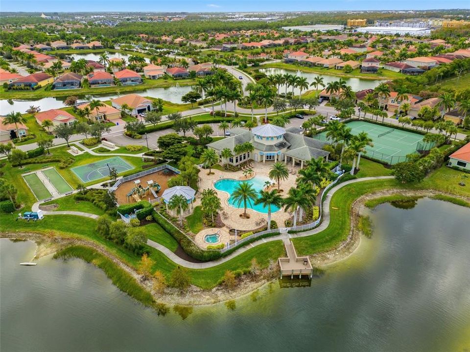 En Venta: $495,000 (3 camas, 3 baños, 2583 Pies cuadrados)