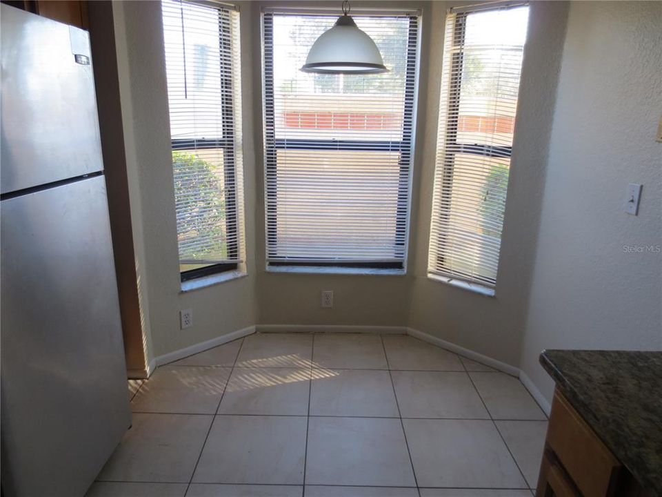For Rent: $2,100 (3 beds, 2 baths, 1169 Square Feet)