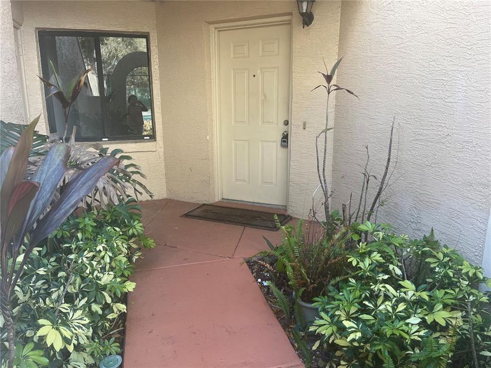 For Rent: $2,100 (3 beds, 2 baths, 1169 Square Feet)