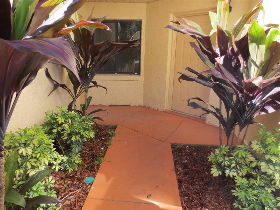 For Rent: $2,100 (3 beds, 2 baths, 1169 Square Feet)