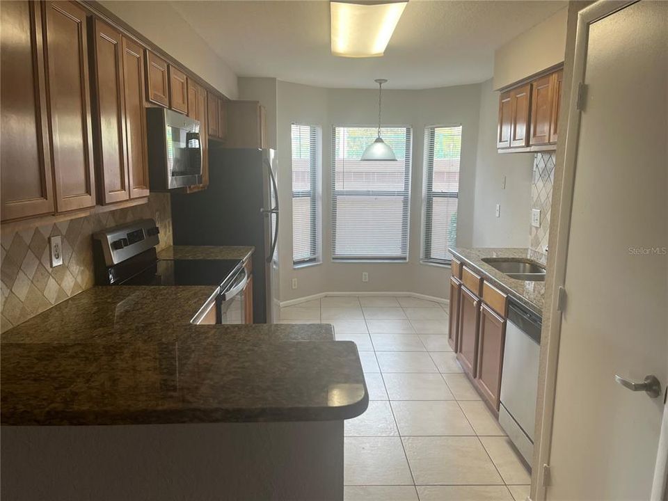 For Rent: $2,100 (3 beds, 2 baths, 1169 Square Feet)