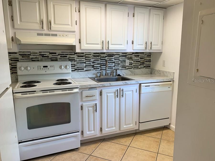 For Rent: $975 (1 beds, 1 baths, 808 Square Feet)