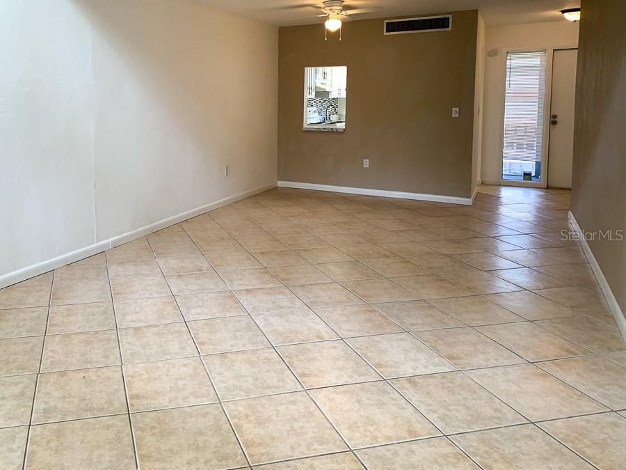 For Rent: $975 (1 beds, 1 baths, 808 Square Feet)
