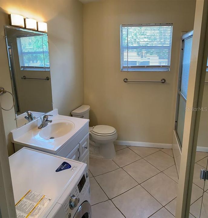 For Rent: $975 (1 beds, 1 baths, 808 Square Feet)