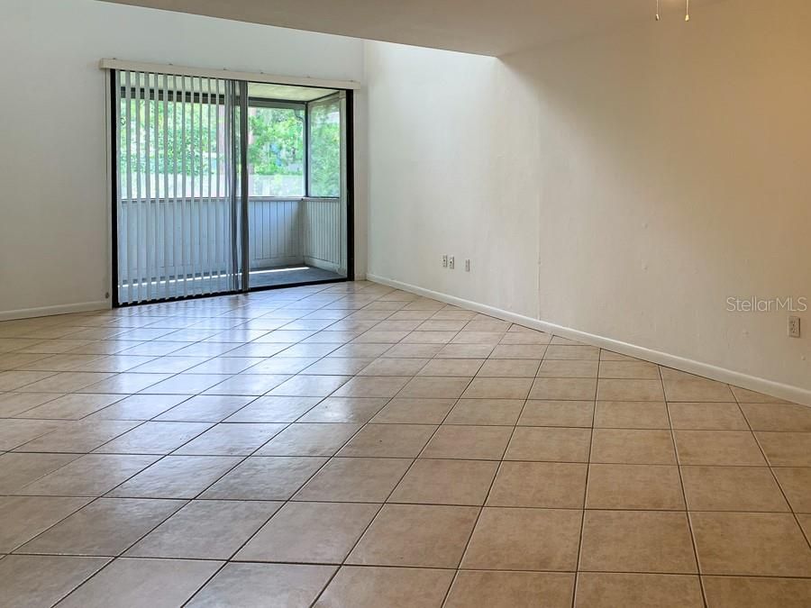 For Rent: $975 (1 beds, 1 baths, 808 Square Feet)