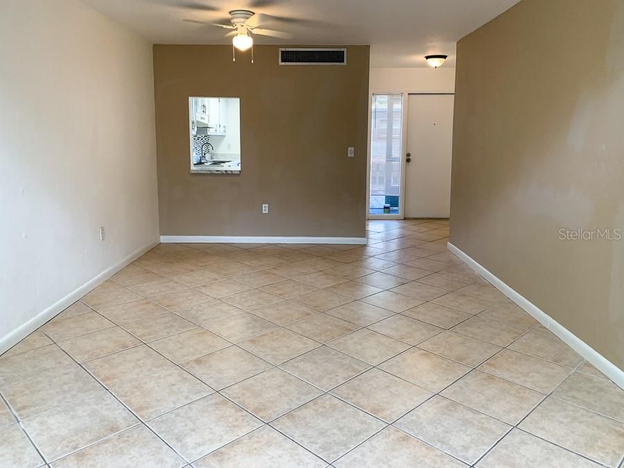 For Rent: $975 (1 beds, 1 baths, 808 Square Feet)